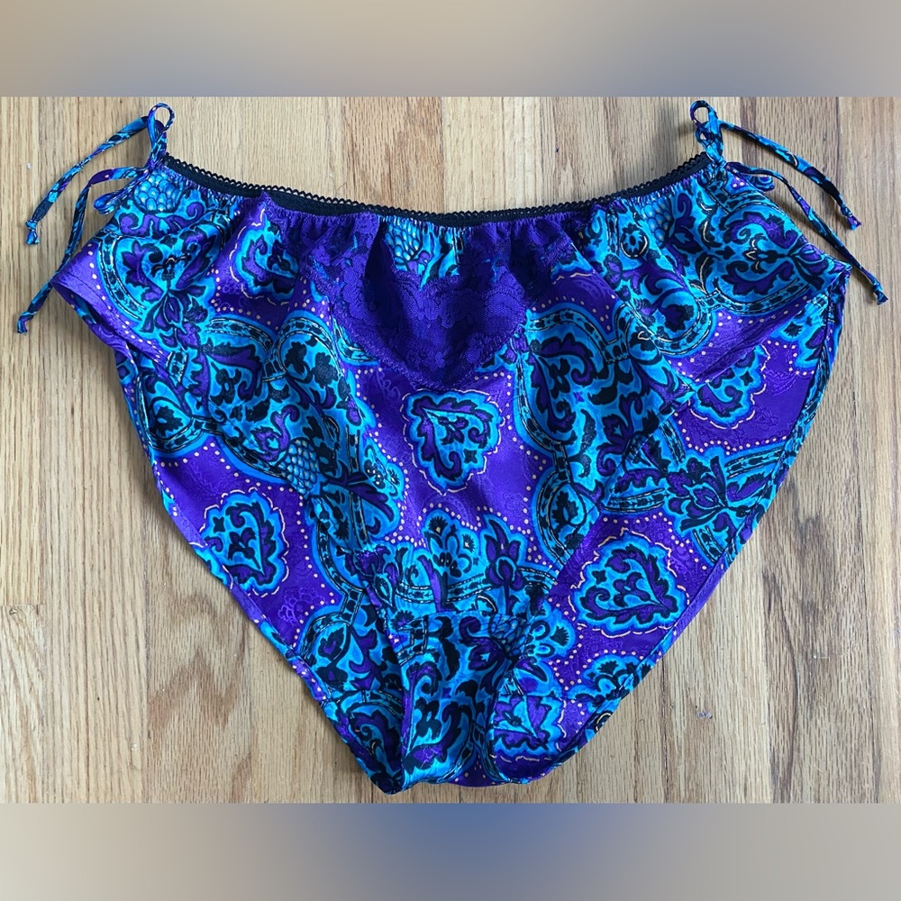 Vintage 80s-Inspired Bikini Panties *Large/Size 9* Silky Paisley Underwear